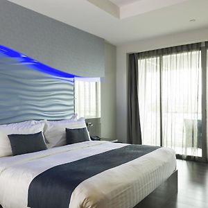Family Marina Room